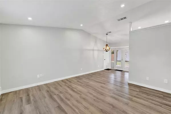 Arlington, TX 76014,2308 Foxcroft Lane