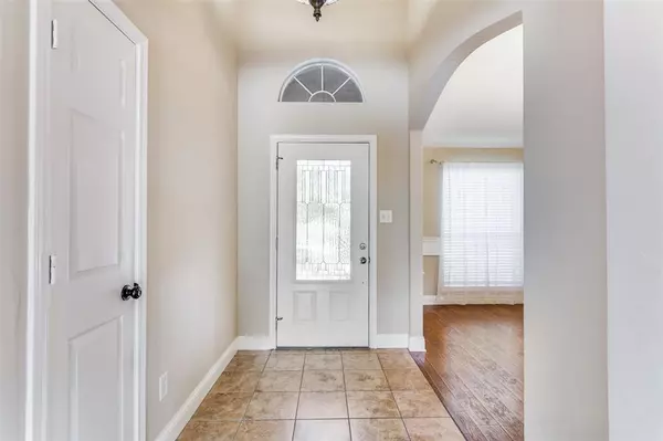 Arlington, TX 76001,730 W Lonesome Dove Trail