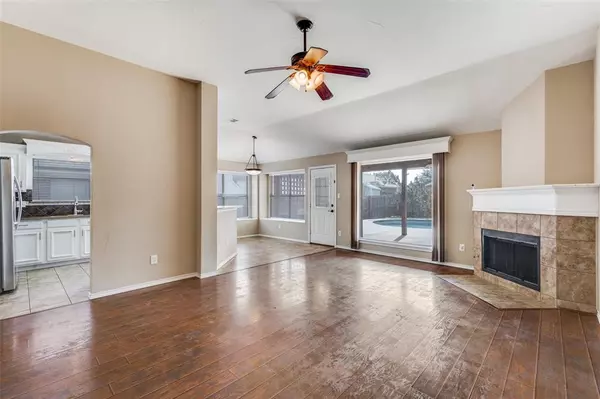 Arlington, TX 76001,730 W Lonesome Dove Trail