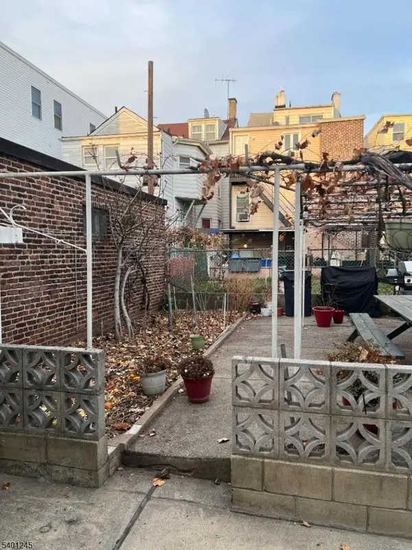 Newark City, NJ 07105,195 Walnut St