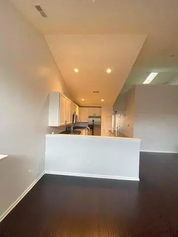 Ann Arbor, MI 48103,119 W Oakbrook DR