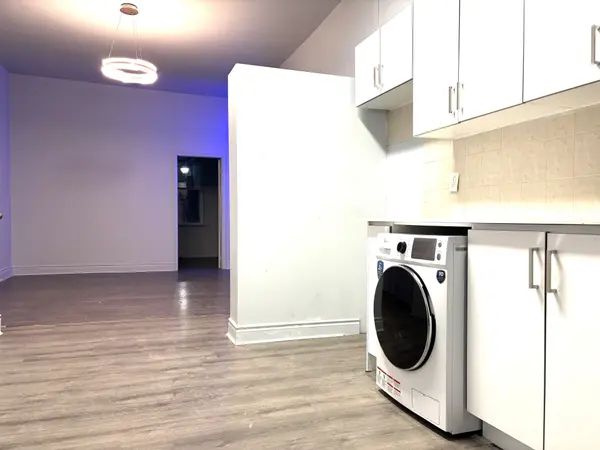 Toronto C01, ON M5V 2B4,527 Queen ST W #2A