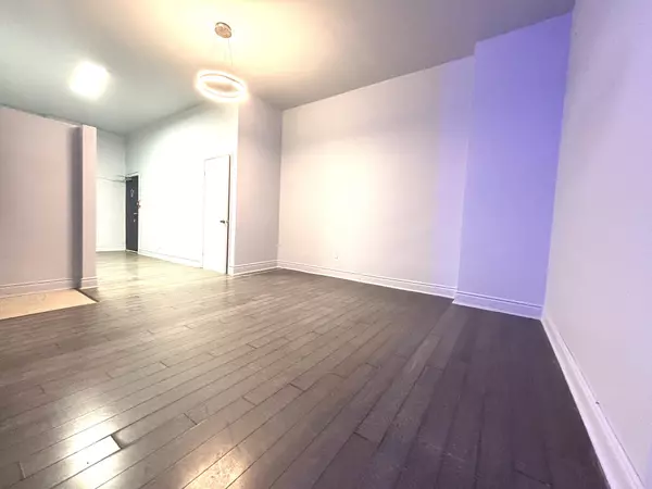 Toronto C01, ON M5V 2B4,527 Queen ST W #2A