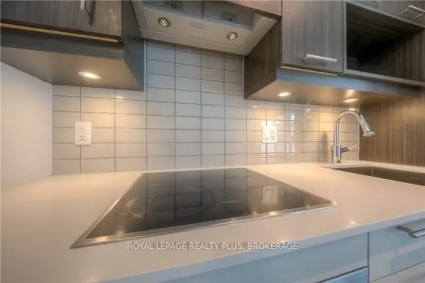 Toronto C01, ON M5V 0H5,30 Nelson ST #404