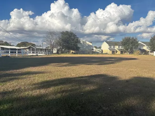 Okeechobee, FL 34974,631 SE US Highway 441