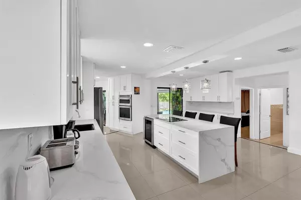 Plantation, FL 33317,5901 W Broward Blvd