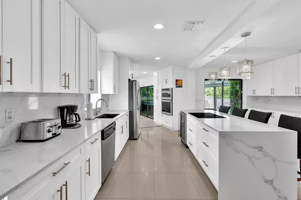 Plantation, FL 33317,5901 W Broward Blvd