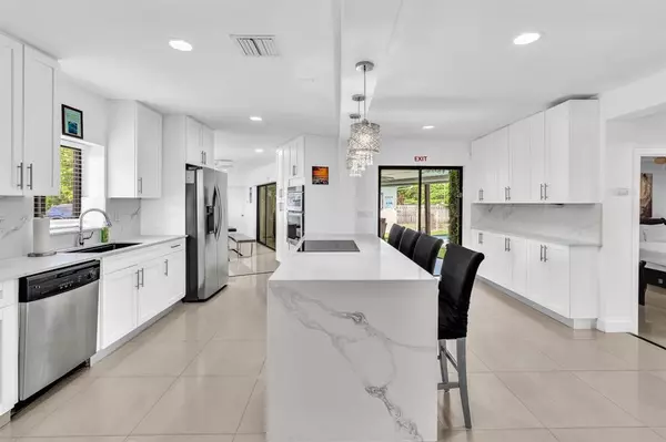 Plantation, FL 33317,5901 W Broward Blvd