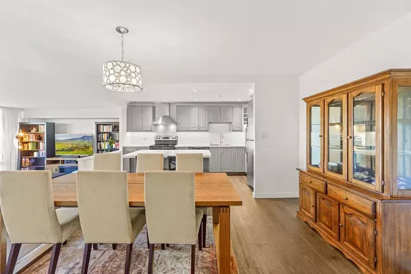 Toronto W03, ON M6N 4X7,270 Scarlett RD #1001