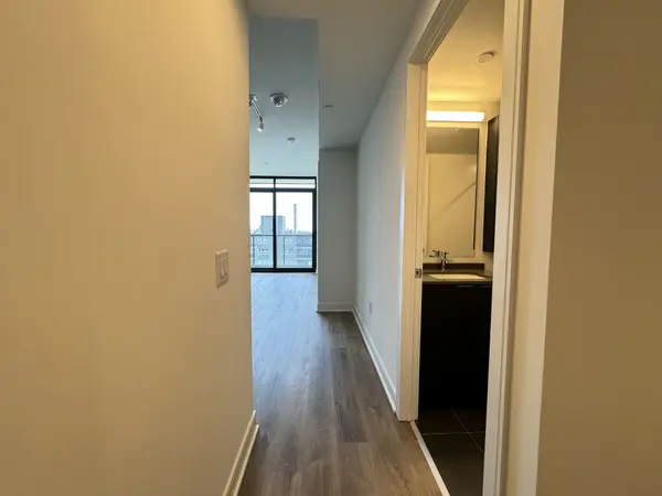 Mississauga, ON L5A 1W4,86 Dundas ST E #1110