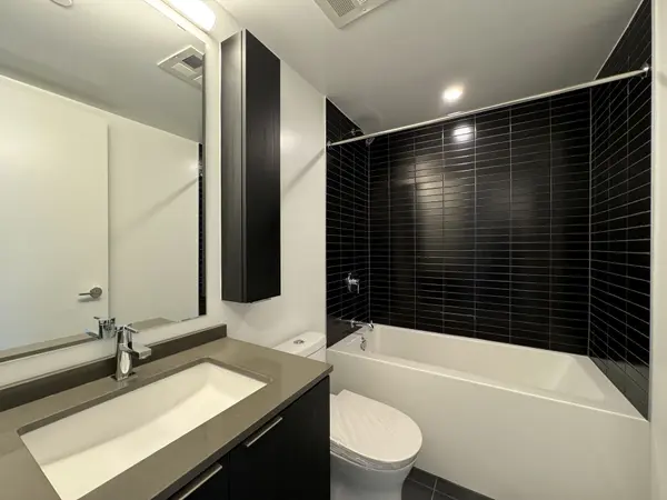 Mississauga, ON L5A 1W4,86 Dundas ST E #1110