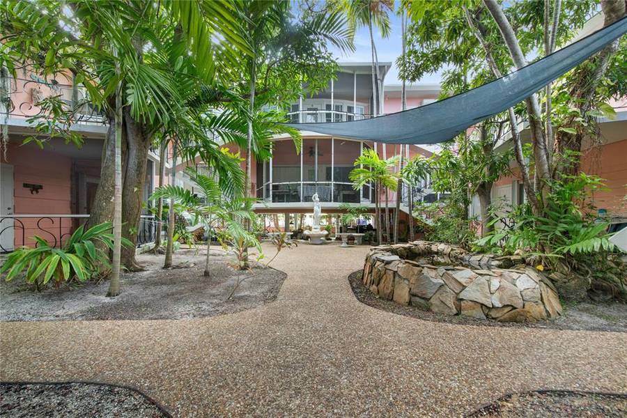 525 Antioch Ave, Fort Lauderdale, FL 33304