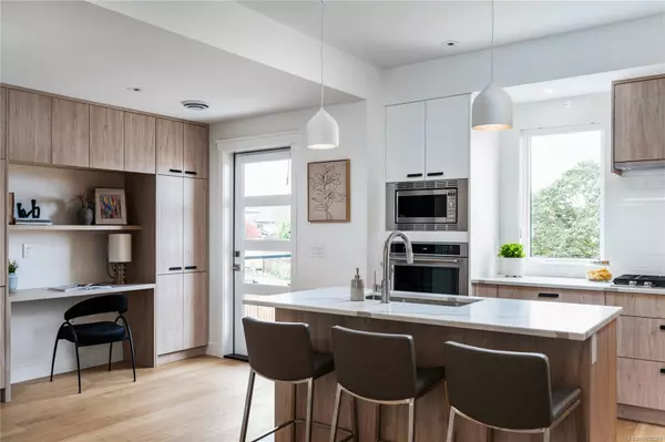 Saanich, BC V8X 2N2,4253 Dieppe Rd #10