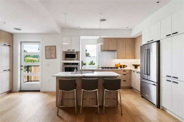 Saanich, BC V8X 2N2,4253 Dieppe Rd #10