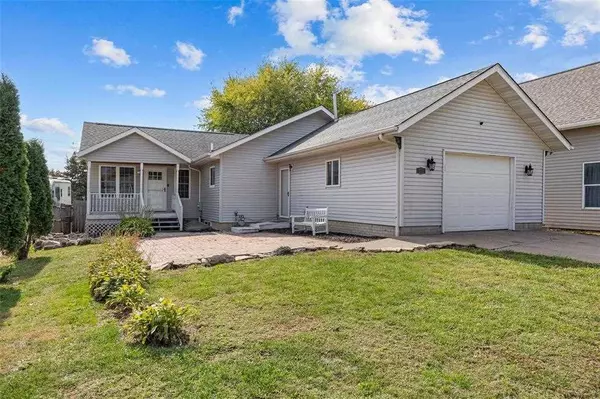 212 E 4th St, Wilton, IA 52778