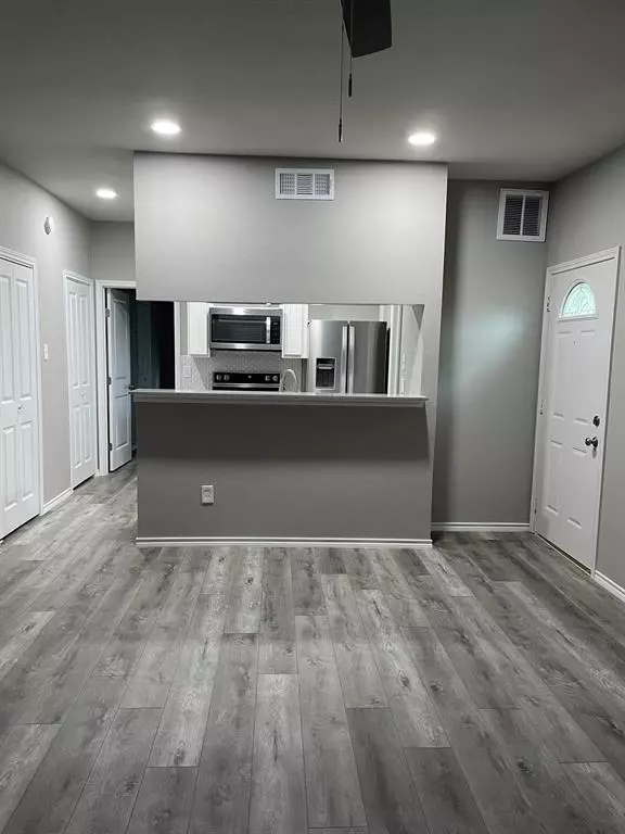 Coppell, TX 75019,220 Samuel Boulevard #G-9