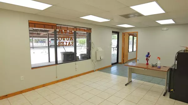 Cleburne, TX 76031,1301 E Henderson Street