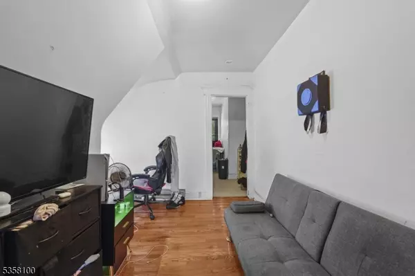 East Orange City, NJ 07018,253 S Burnett St