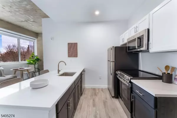 Newark City, NJ 07102,10 Commerce Ct #3G