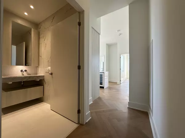 Toronto C02, ON M4W 0B7,11 Yorkville AVE #3008