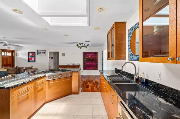 Hollywood, FL 33019,1316 Madison St