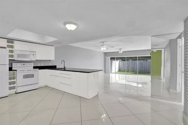 Pompano Beach, FL 33062,704 NE 23rd Ave #2