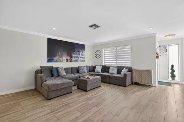 Dania Beach, FL 33004,407 SE 5th ST