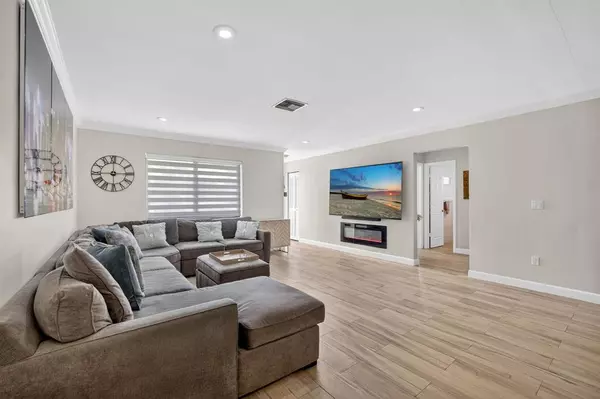 Dania Beach, FL 33004,407 SE 5th ST