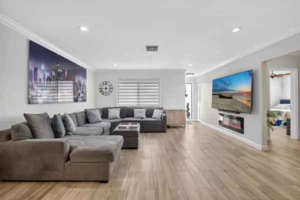 Dania Beach, FL 33004,407 SE 5th ST