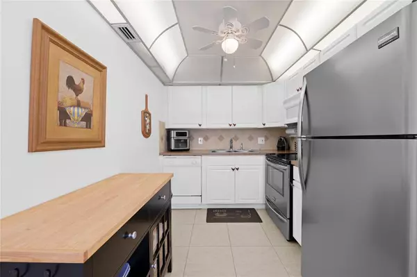 Deerfield Beach, FL 33442,243 N Farnham K #243