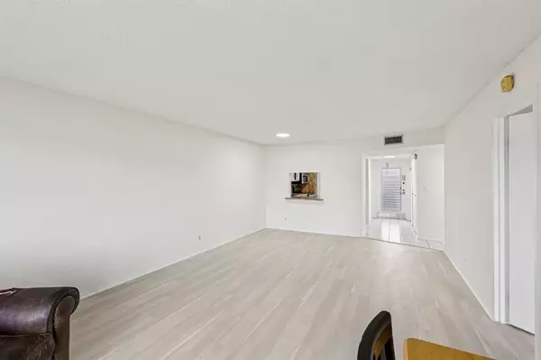 Fort Lauderdale, FL 33321,8330 Sands Point Blvd #304N