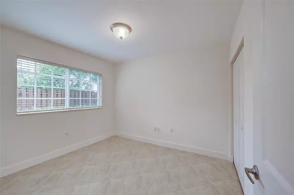 Pompano Beach, FL 33060,410 SW 15TH ST #201