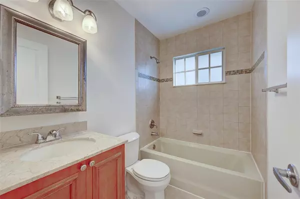 Pompano Beach, FL 33060,410 SW 15TH ST #201