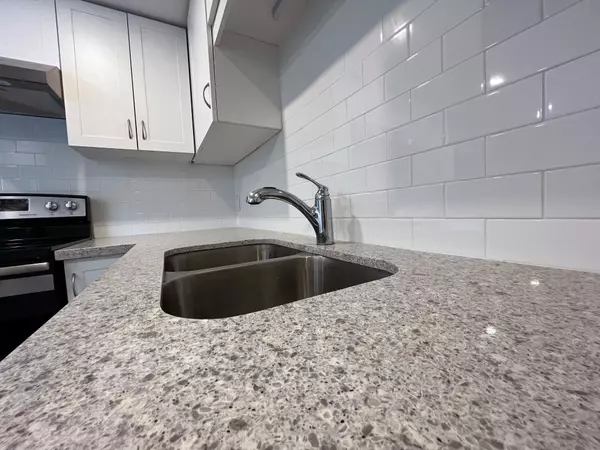 Collingwood, ON L9Y 2V3,120 Birch ST #Unit F