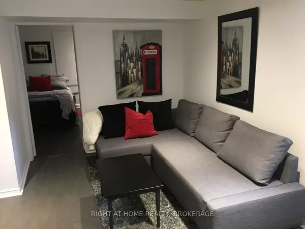 Oakville, ON L6J 3G6,164 Trafalgar RD