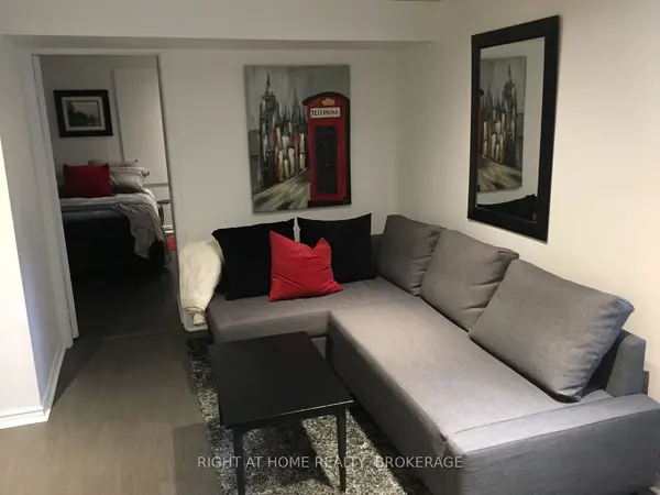 Oakville, ON L6J 3G6,164 Trafalgar RD