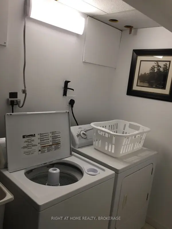 Oakville, ON L6J 3G6,164 Trafalgar RD