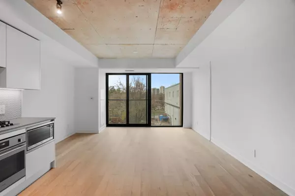 Toronto W02, ON M6P 1Y2,2720 Dundas ST W #302