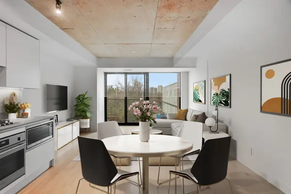 Toronto W02, ON M6P 1Y2,2720 Dundas ST W #302