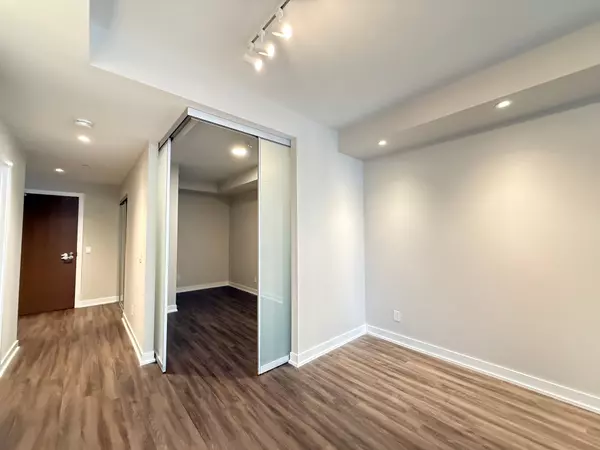 Toronto W01, ON M6S 0B1,1928 Lakeshore Blvd BLVD W #2305