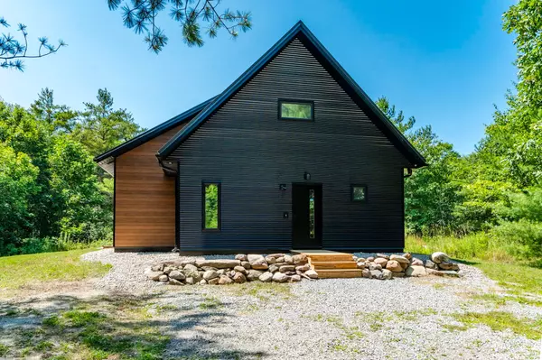 Georgian Bay, ON L0K 1S0,753 Honey Harbour RD