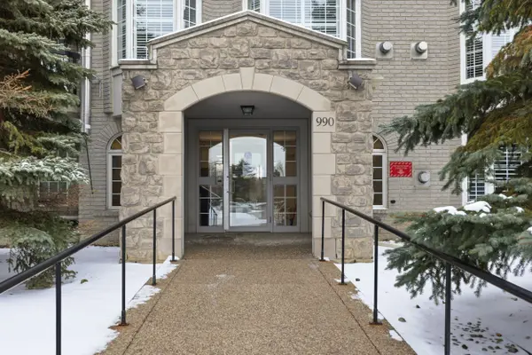 Hamilton, ON L9K 1J8,990 Golf Links RD #302