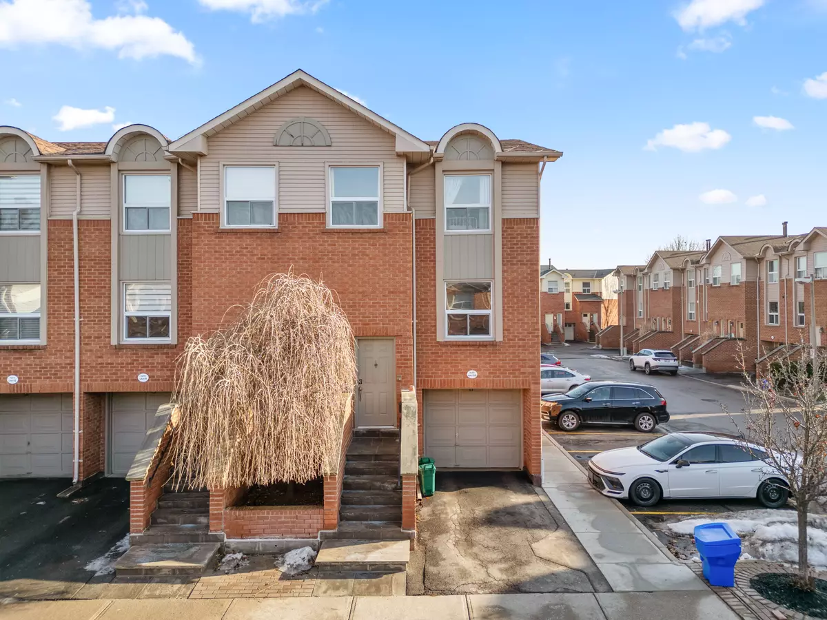 Oakville, ON L6M 3J3,1570 Reeves Gate #10
