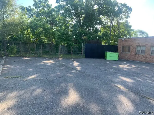 Detroit, MI 48221,16210 James Couzens FWY