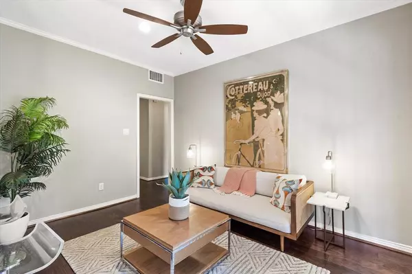 Fort Worth, TX 76109,4403 Bellaire Drive S #224S