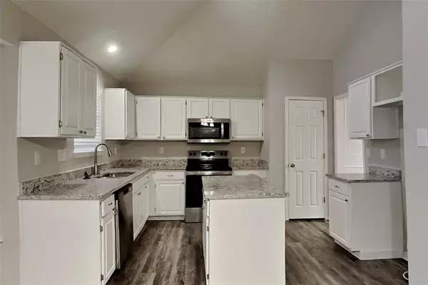 Arlington, TX 76001,1011 Silver Spruce Drive