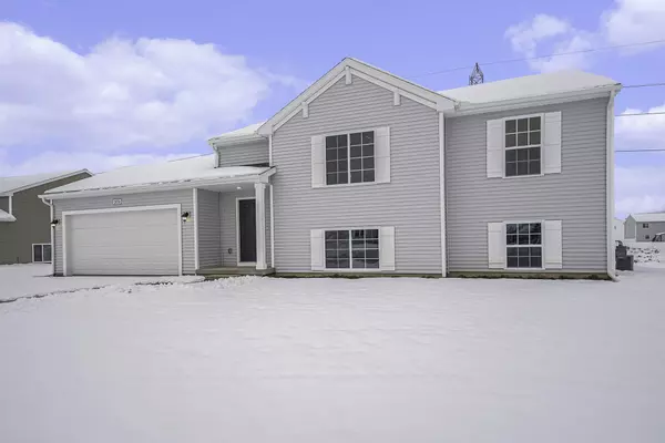 551 Hawk Wood CT, Cedar Springs, MI 49319