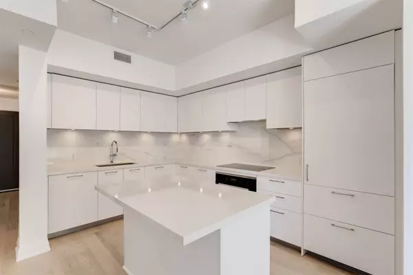 Toronto C11, ON M4G 0C9,33 Frederick Todd WAY #816