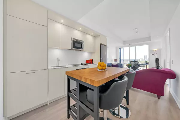 Toronto C13, ON M3C 0P8,20 Inn On The Park DR #2039