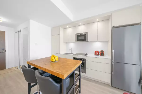 Toronto C13, ON M3C 0P8,20 Inn On The Park DR #2039